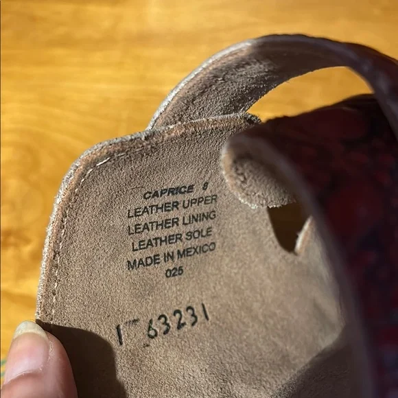 Freebird caprice size 8 Red Croc-Embossed Buckle Sandals - Picture 6 of 6